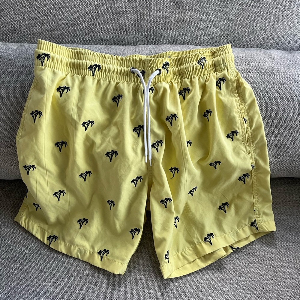 Coastal Swell men’s swim trunk yellow with palm design size L